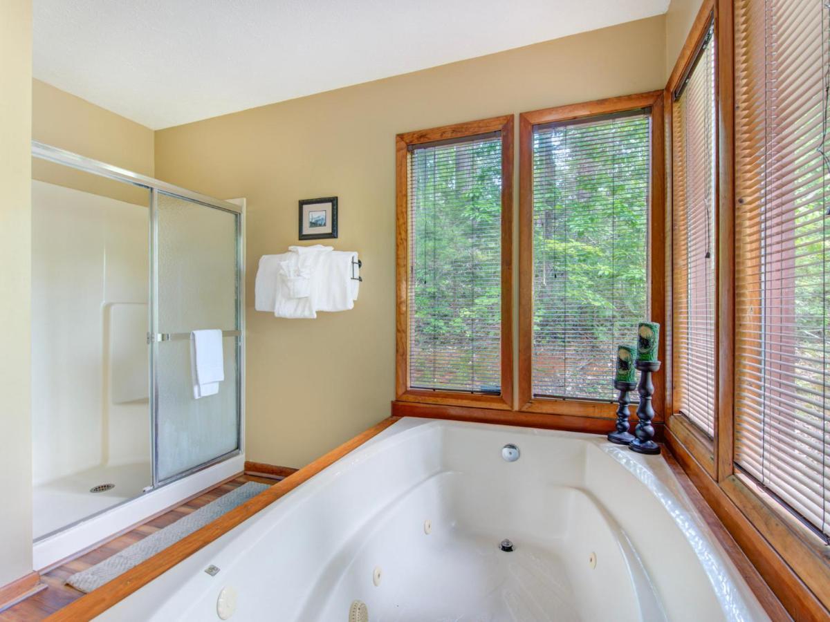 Between Here & There, 3 Bedrooms, Sleeps 6, Views, Hot Tub Gatlinburg Bagian luar foto