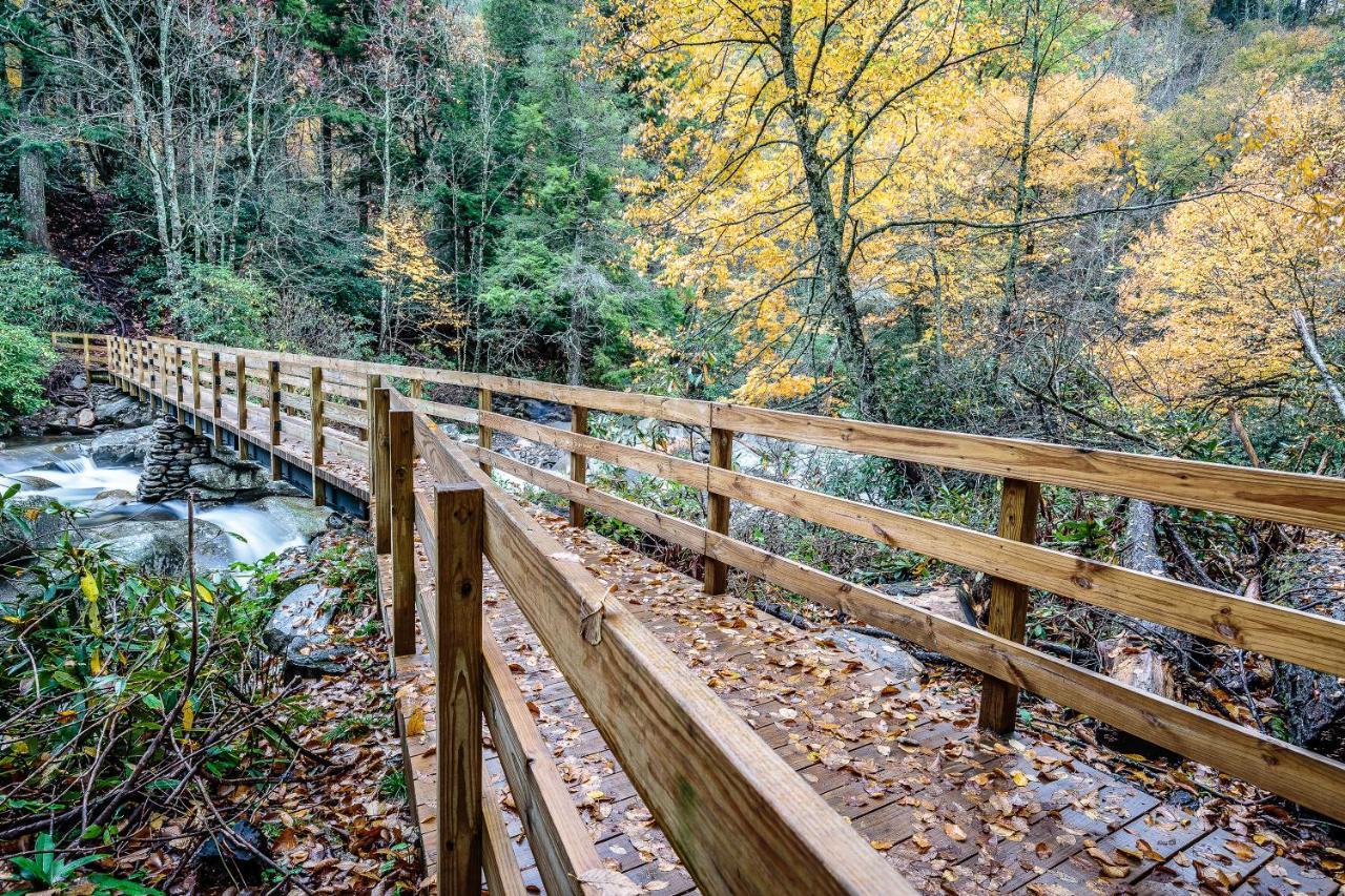 Between Here & There, 3 Bedrooms, Sleeps 6, Views, Hot Tub Gatlinburg Bagian luar foto